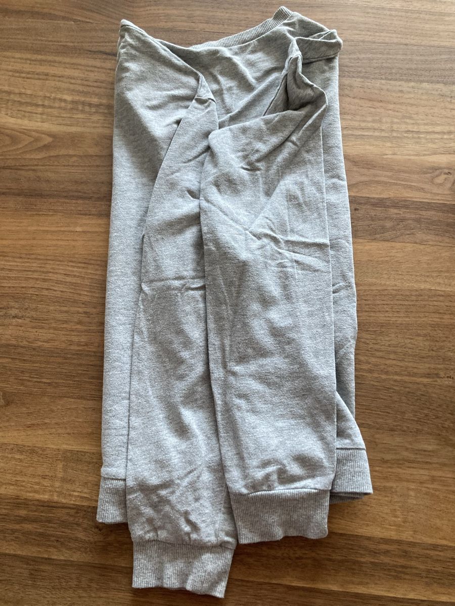 H&M Pulls & Sweat-shirts: Grauer  Pullover M – D'occasion à Kesswil par Branca-01 4
