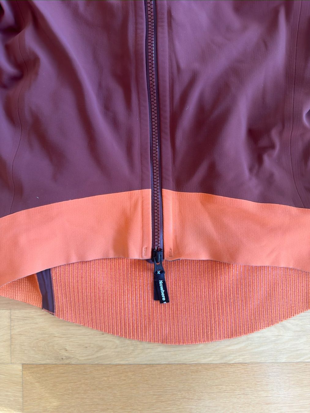 Pas Normal Studios Giacche: Pas Normal Studios Mechanism Thermal Jacket, Mahogany/Orange – Usato da Zürich venduto da magri_zh 2