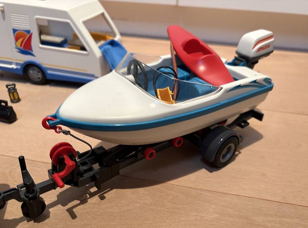 Playmobil Spielzeuge: Playmobil Camping Auto Wohnwagen Boot Anhänger – Gebraucht aus Domat/Ems von lavendel22 2