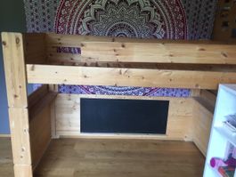 Hochbett mit integrierter Tafel