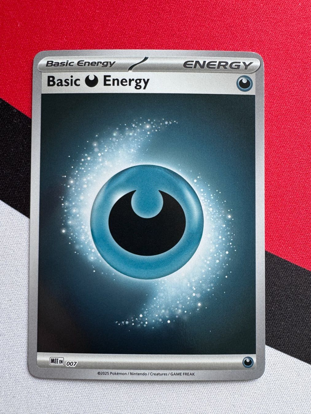 Pokémon Carte collezionabili: Pokémon TCG - Basic Darkness Energy Reverse Holo (MEE007) – Nuovo (secondo la descrizione) da Oberwil BL venduto da Chelsea26