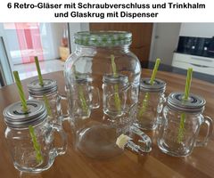 6 Gläser mit Deckel und Trinkhalm und Glaskrug mit Dispenser