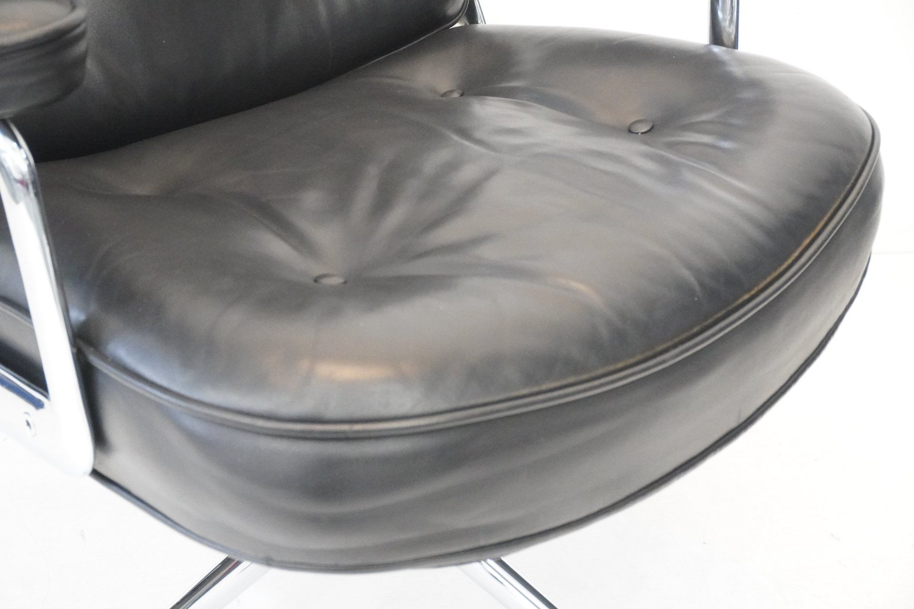 Vitra Poltrone: Vitra Eames Lobby Chair ES104 nero – Usato da Bad Zurzach venduto da QLASSIQ 6