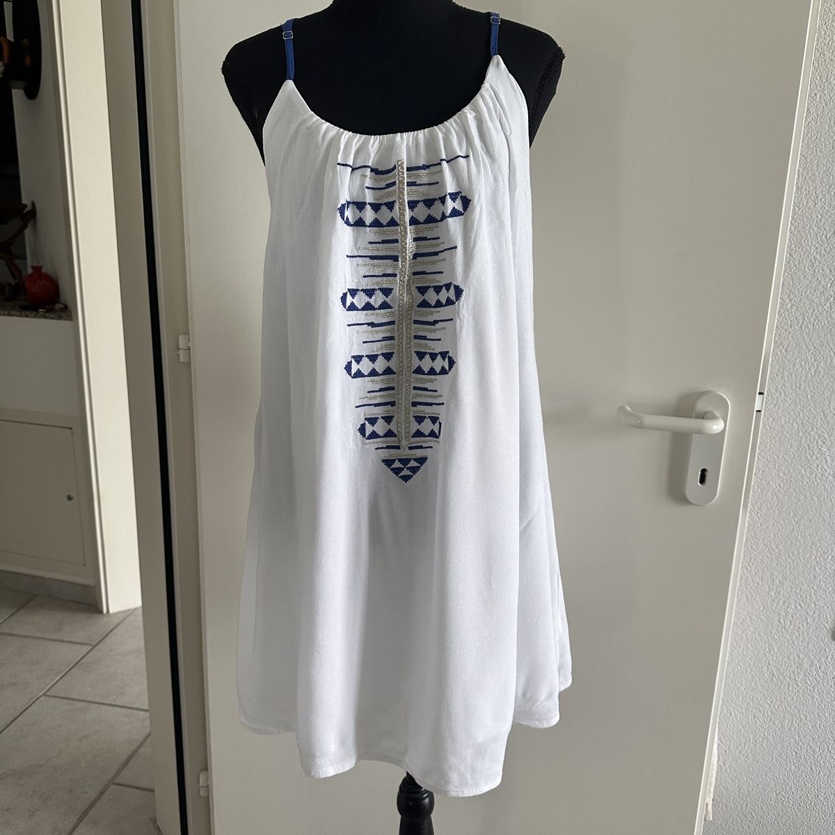 Goa Vestiti: WHITE BOHO HIPPIE DRESS S M – Usato da Zofingen venduto da JumpInVintage 1
