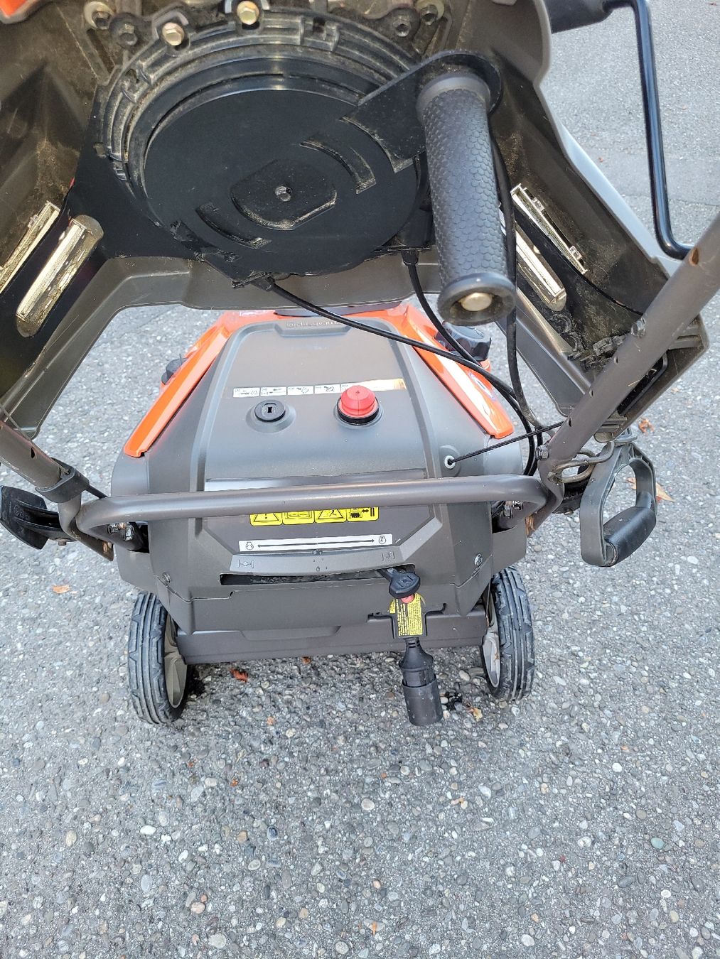 Husqvarna Déneigement: Schneefräse ohne Radantrieb – D'occasion à Breitenbach par Stony81 5