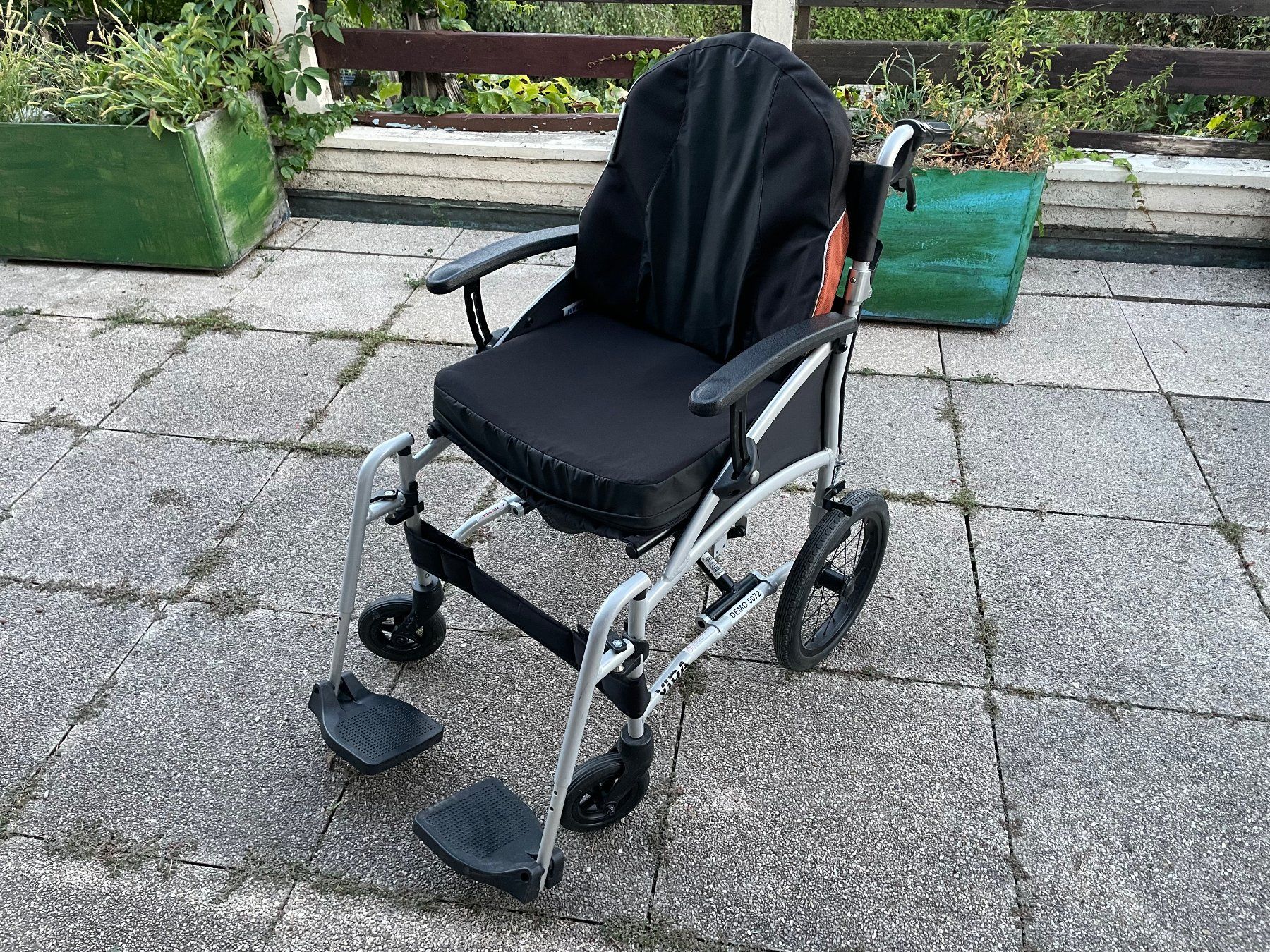 Sedie a rotelle: Fauteuil roulant VIDA Bischoff & Bischoff – Nuovo (secondo la descrizione) da Corminboeuf venduto da Holy-Guitars