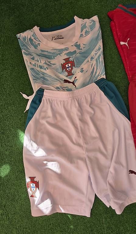 Scarpe, pantaloni & magliette da ginnastica: Équipement enfant Portugal  – Usato da Petit-Lancy venduto da zesmile 1