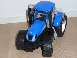 New Holland T7.270 Traktor 1:32 25cm