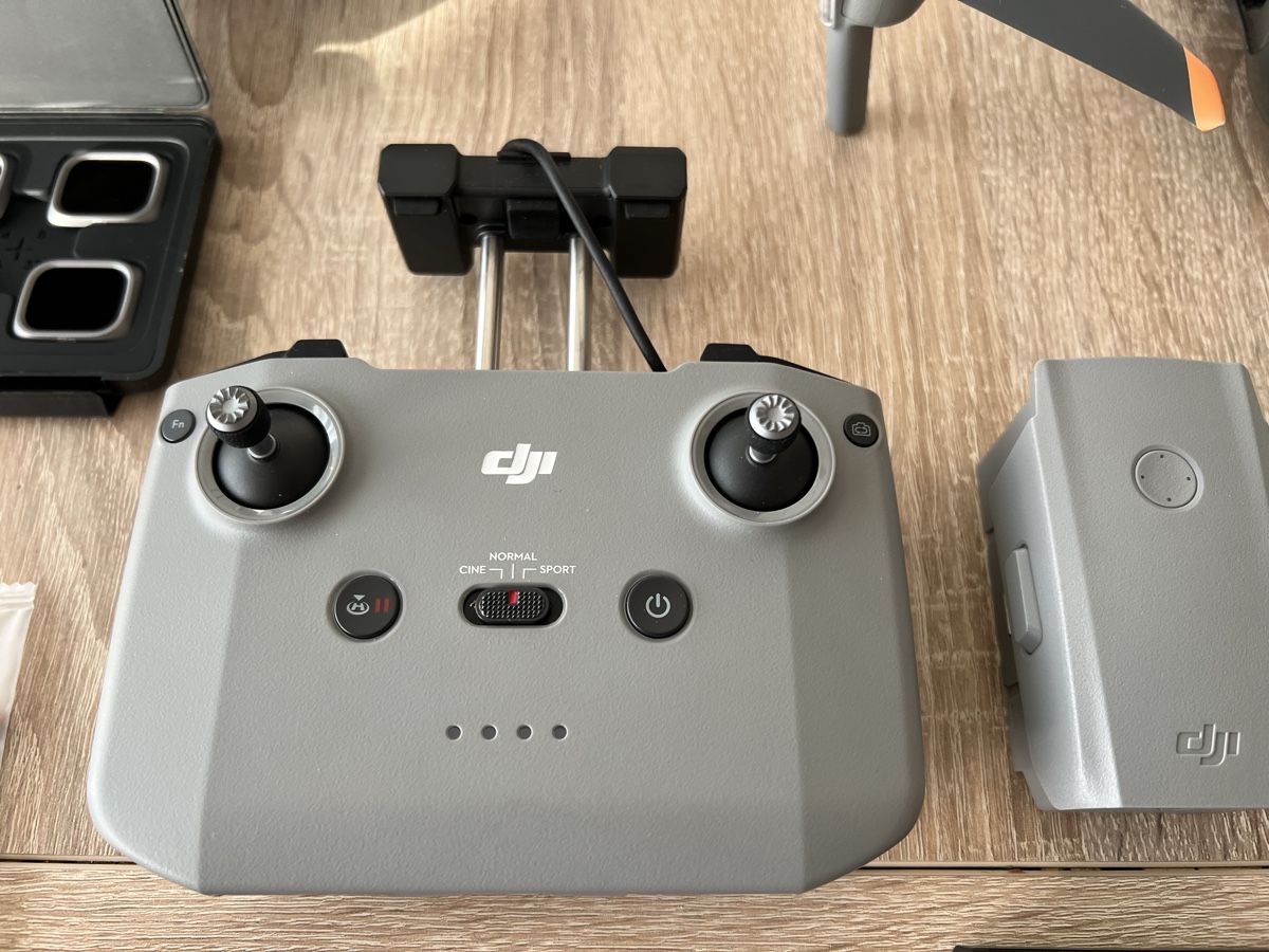 DJI Modellismo RC: DJI AIR 2S Fly More Combo – Nuovo (secondo la descrizione) da Hindelbank venduto da frundi 4