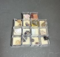 Mineralien Sammlung 14 kleine Sammelboxen guter Zustand
