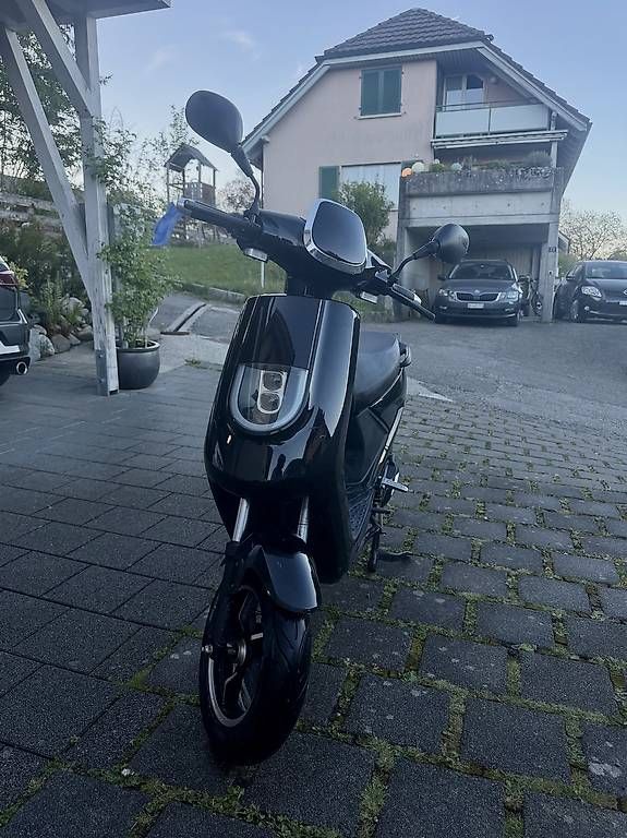 Scooters: Elektro Roller X1 – Gebraucht aus Kölliken von eme_8r9d