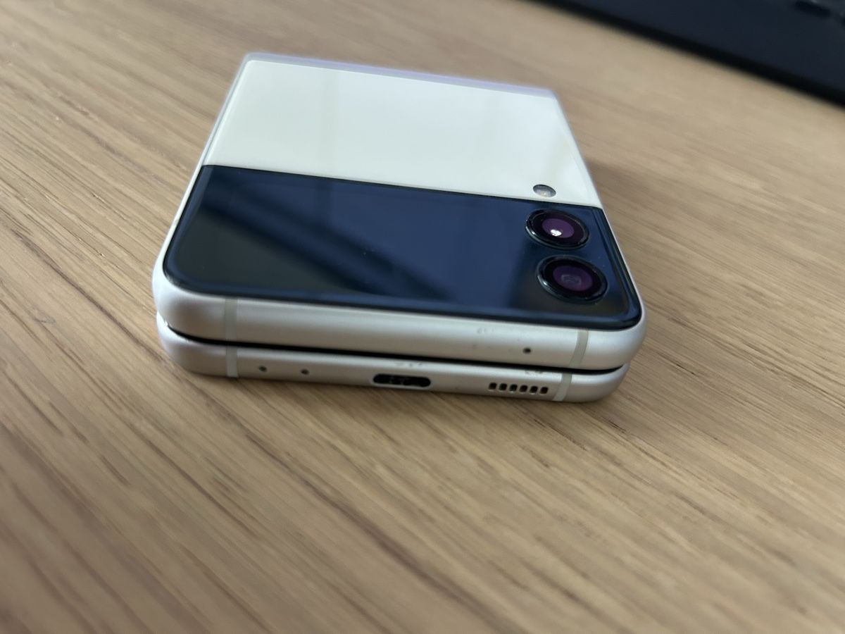 Samsung Handys / Smartphones: Samsung Galaxy Z Flip 3 – Gebraucht aus Seuzach von illnois 5