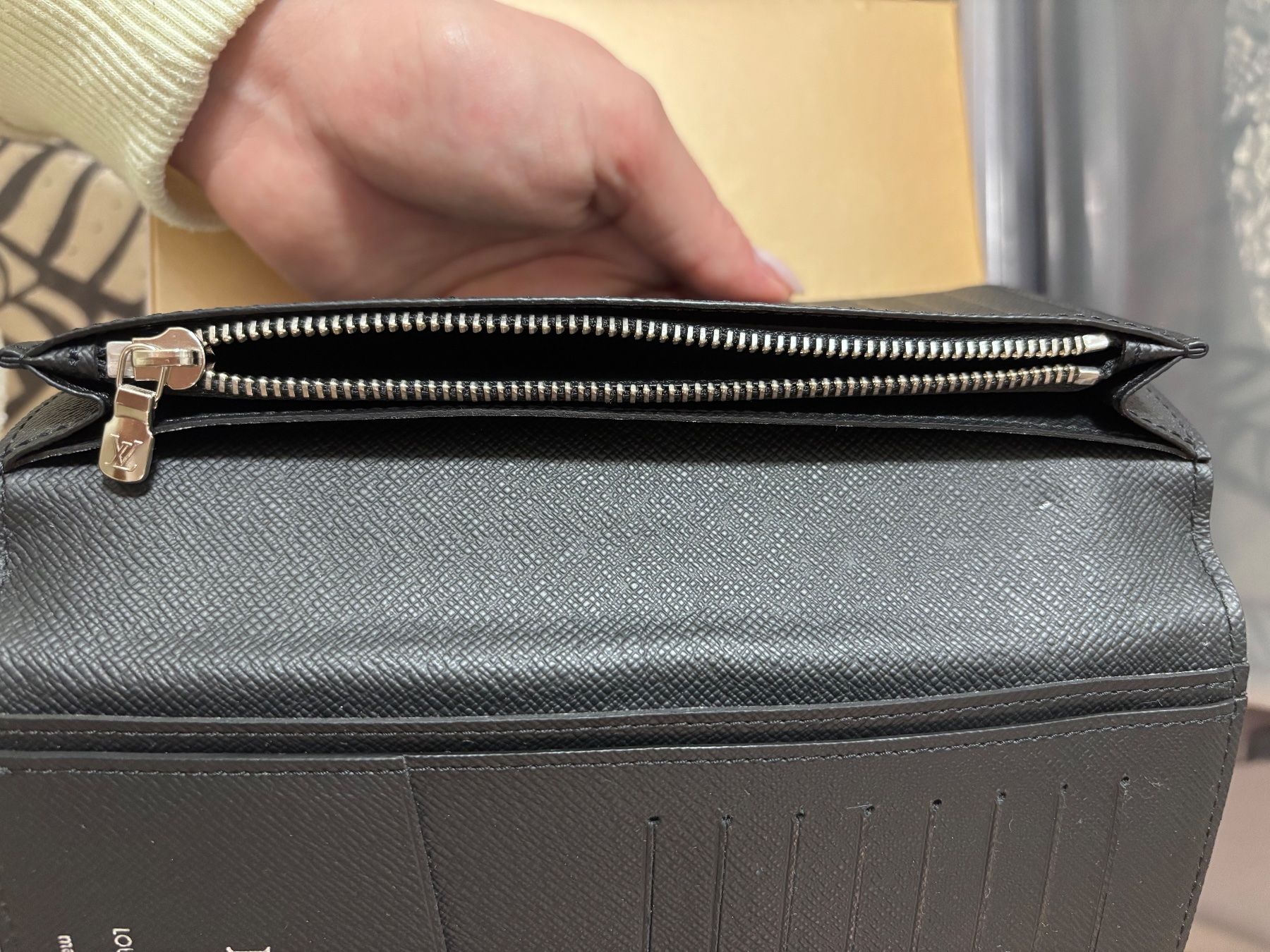 Louis Vuitton Portafogli: Louis Vuitton Brazza Geldbörse – Usato da Wetzikon ZH venduto da Deba26 5