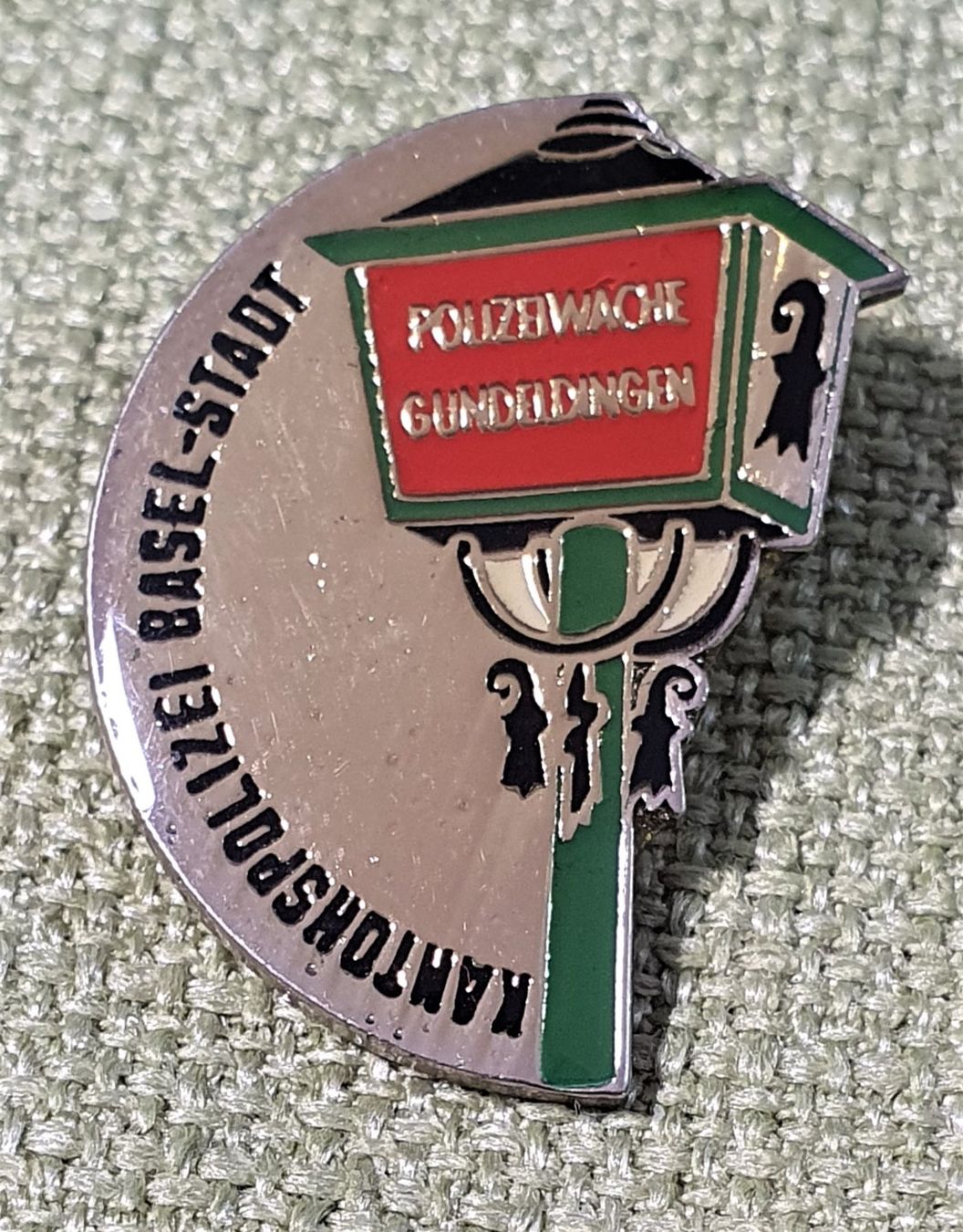Placchette & Badge: P170 - Kantonspolizei Basel-Stadt Polizeiwache Gundeldingen – Usato da Reinach BL venduto da Boston-Verkauf
