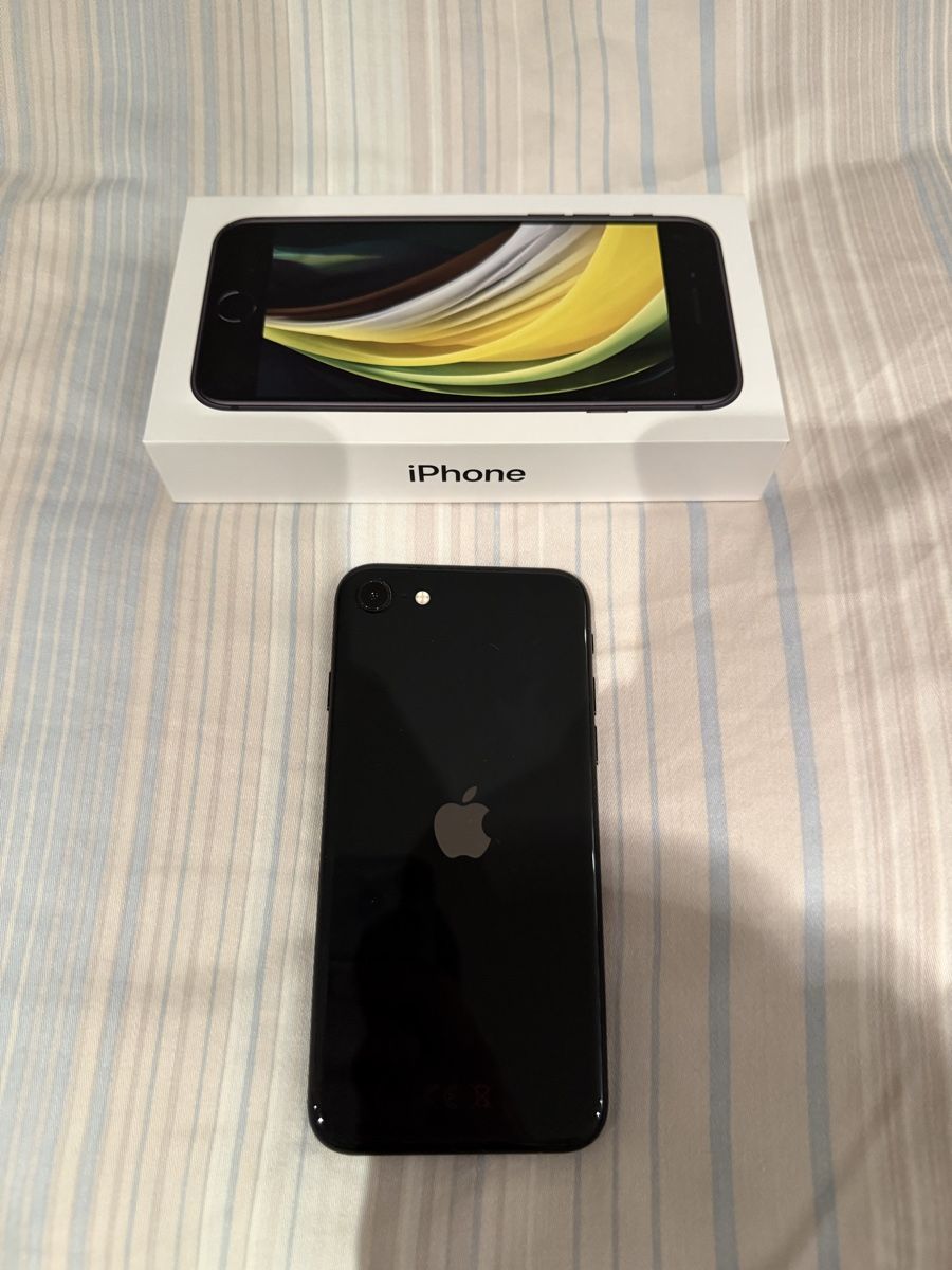 Apple Telefoni cellulari / Smartphones: iPhone SE 3rd Gen 64GB Black with box and case – Usato da Galgenen venduto da Nicki40 1