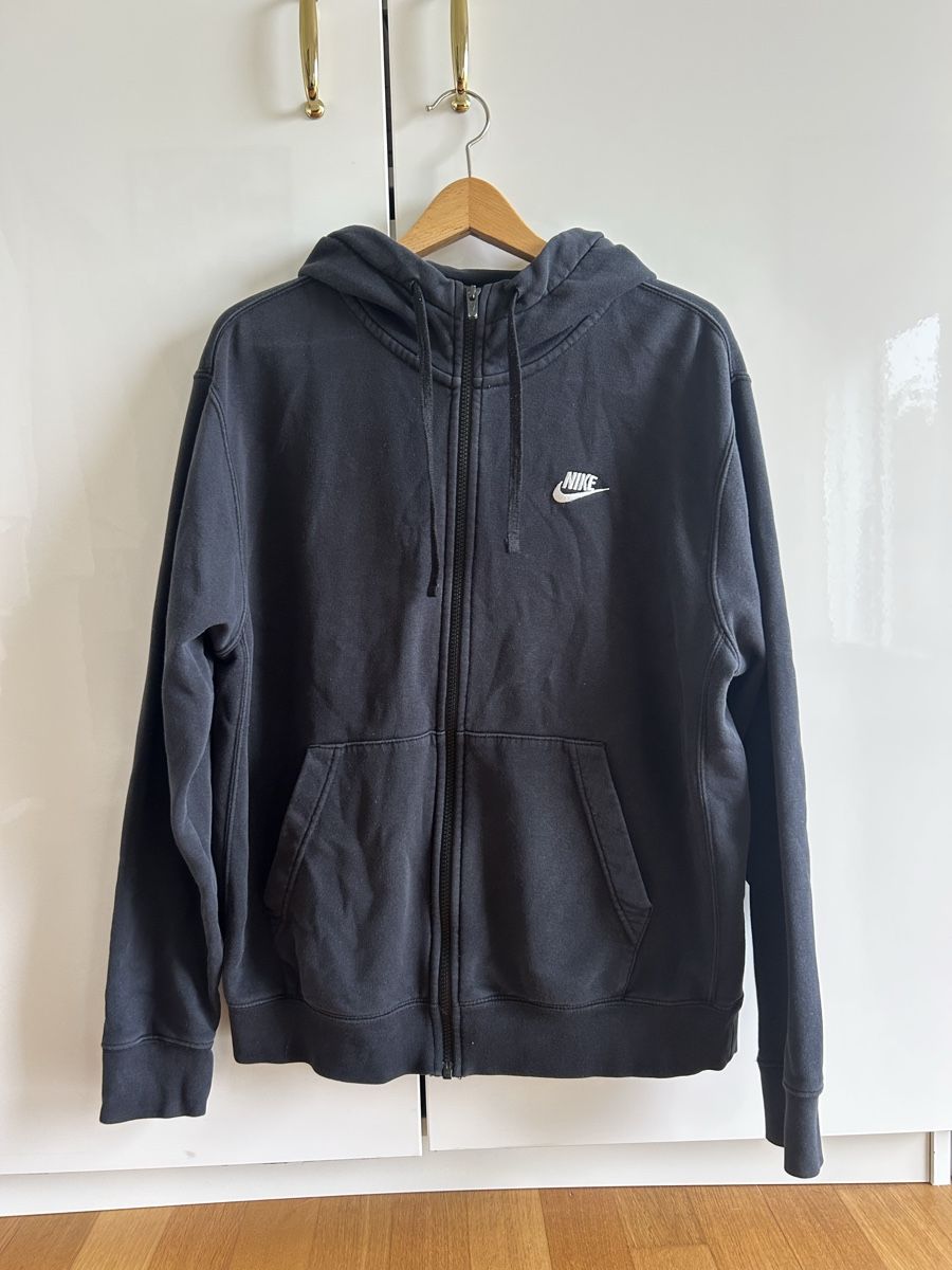Nike Pullover & Sweatshirts: Nike Hoodie – Gebraucht aus Gwatt (Thun) von viv_k57m