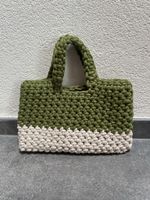 Selbstgehäckelte Tasche, grün/beige