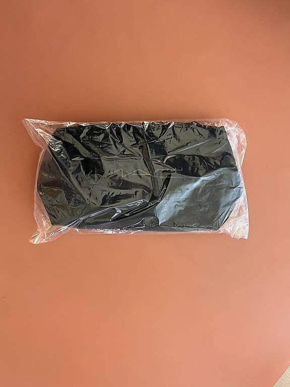 Kosmetikkoffer: MAC Kosmetikbeutel schwarz, neu, ca. 30x16 cm – Gebraucht aus Cham von nininanana 3