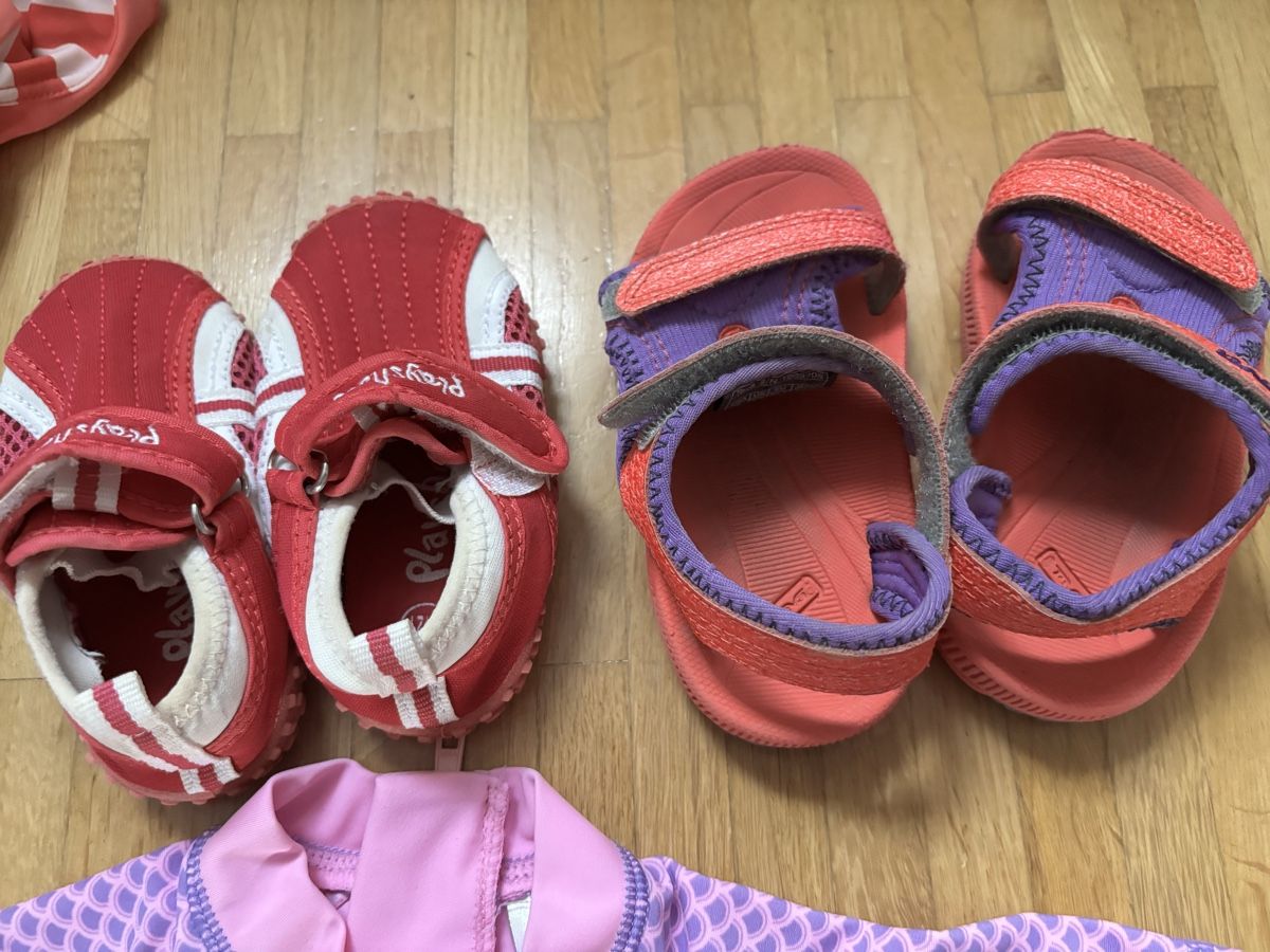 Costumi da bagno & Bikini: Badeset UV Gr. 92/98 und Badeschuhe – Usato da Niederwangen b. Bern venduto da muidop 3