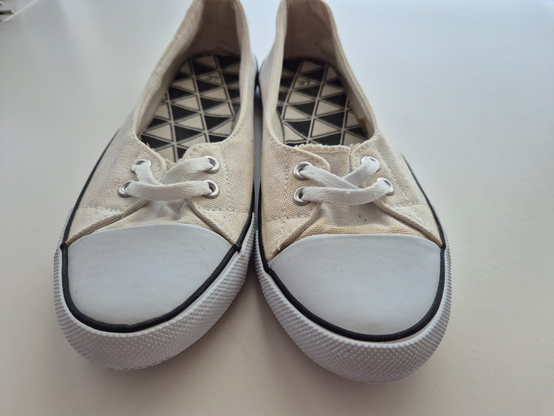 Scarpe da donna: Sommer Schuhe Sneaker Gr. 37 Cremefarben – Usato da Zürich venduto da pau_y8mv 2