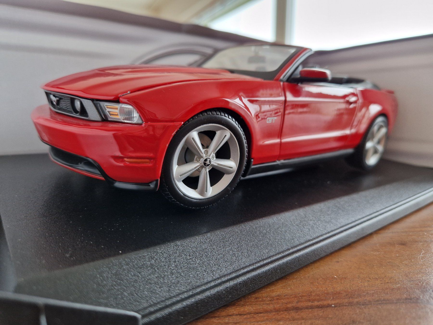 Maisto Modellini d'auto: Ford Mustang 2010  -  Modell 1:18 – Usato da Zwillikon venduto da Reweto 4