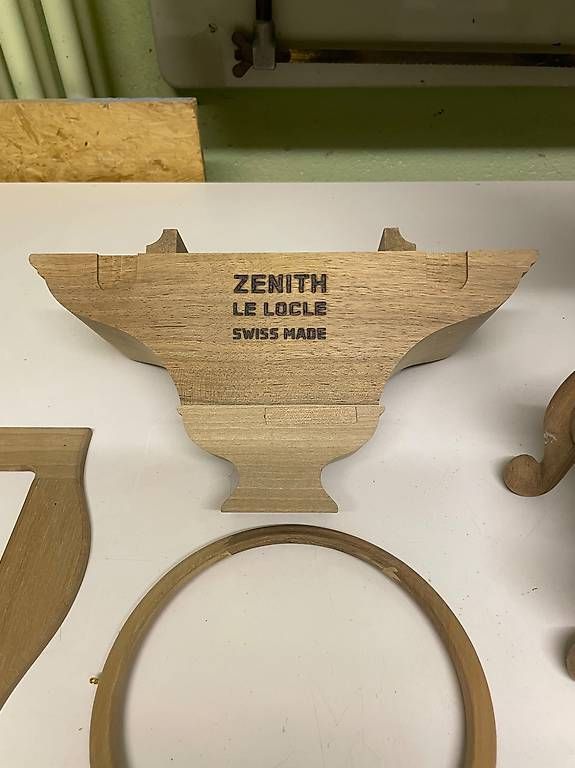 Zenith Orologi da terra & Orologi da parete: Pendule neuchâteloise en noyer – Nuovo (secondo la descrizione) da le locle venduto da caryl 3