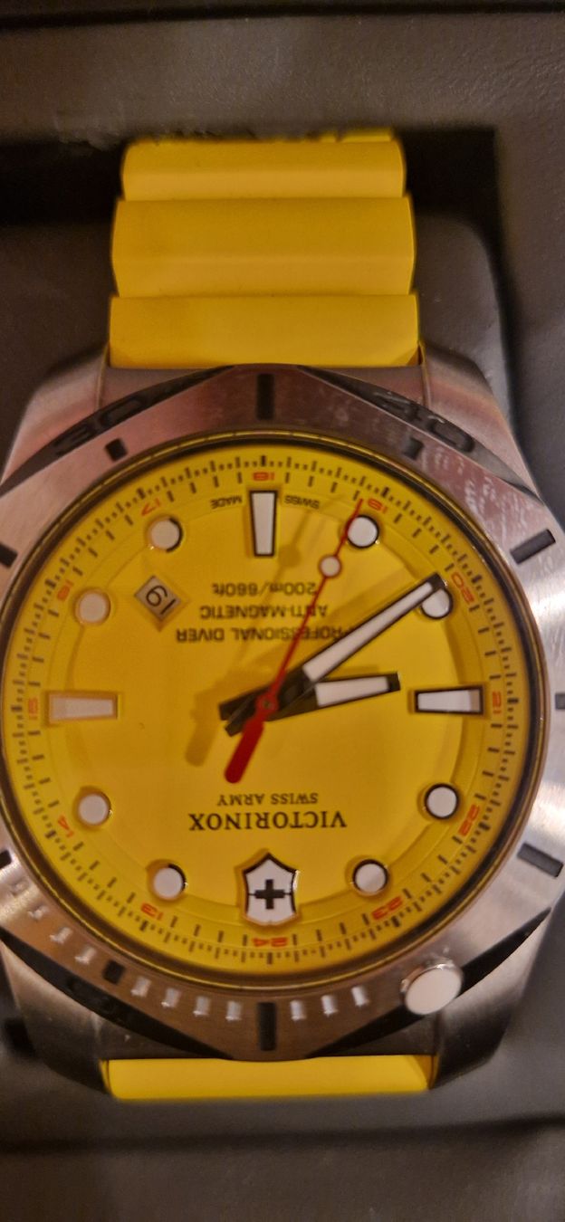 Victorinox Orologi: Victorinox professionel diver – Usato da Burgdorf venduto da maj_swz8 1