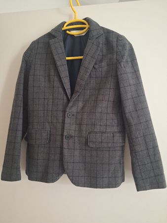 Neuwertiges Jacket Grösse 140