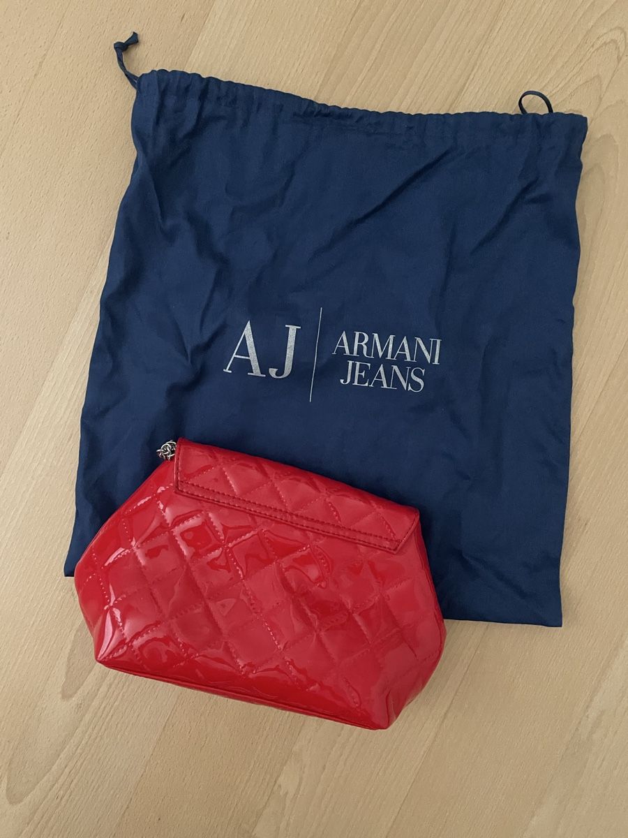 Armani Borse da donna: Armani Jeans Tasche, rot, neuwertig mit Staubbeutel. – Usato da Bonstetten venduto da Aleksa75 5