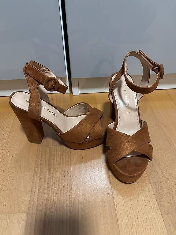 Scarpe da donna: Absatzschuhe Gr 35 – Usato da Horw venduto da Smiling98