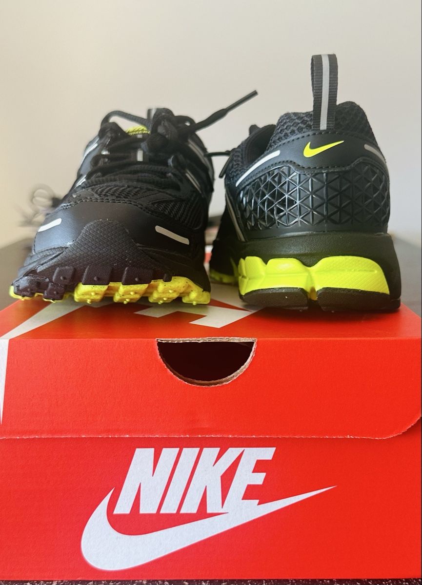 Nike Chaussures hommes: Nike Vomero 5 Black volt – Neuf avec emballage d'origine à Biel/Bienne par Akwawini 2