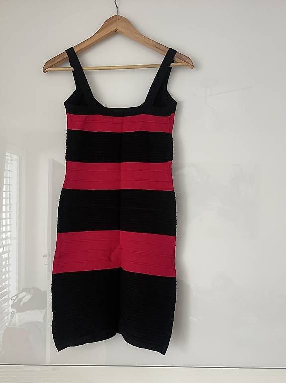 Guess Vestiti: Guess Kleid in Größe M – Usato da Zürich venduto da michaela_2024 2