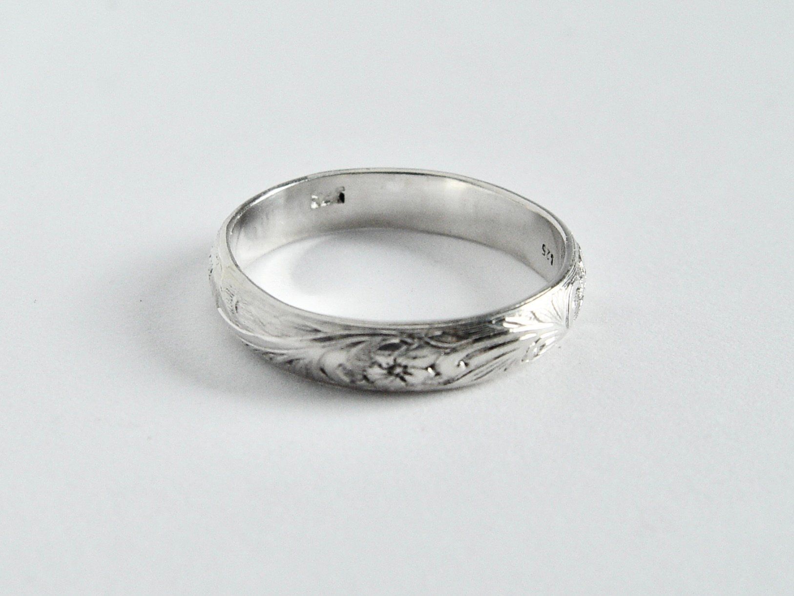 Ringe: Silber Ring mit Blumen Gravur – Gebraucht aus Henggart von gernli