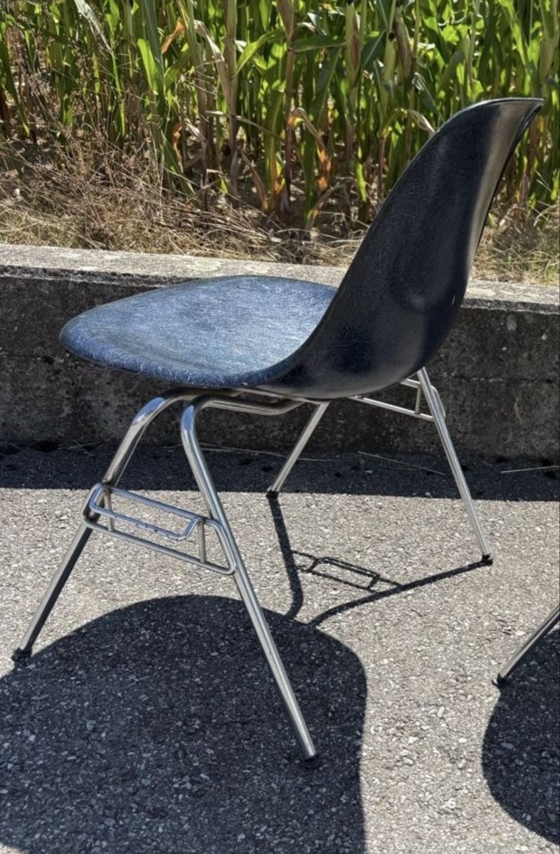 Eames Chaises: 6 eames navy blue Hermann Miller  – D'occasion à Fribourg par dz82 1