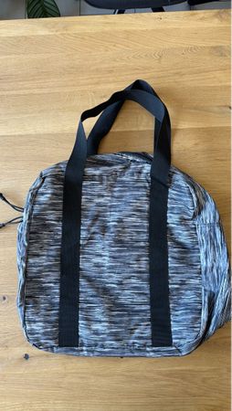 Sporttasche Reisetasche neuwertig schwarz-weissem Muster