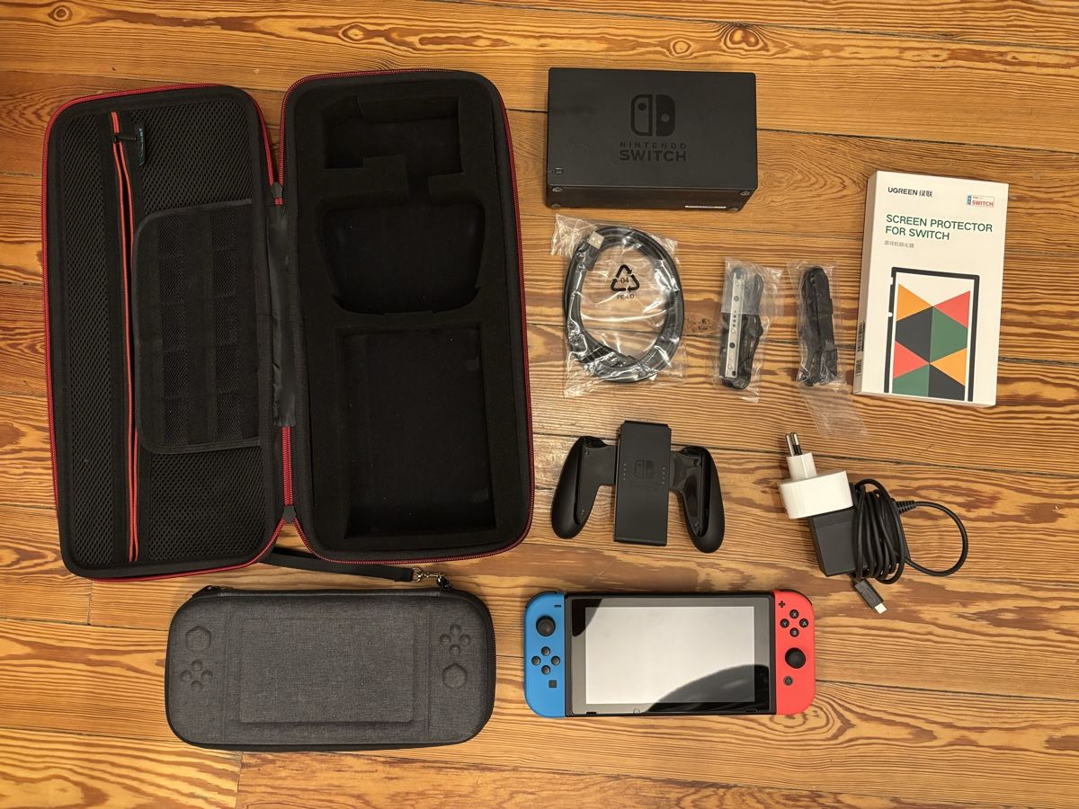 Nintendo Console: Nintendo Switch 1 with accessories  – Usato da Chavannes-Renens venduto da yaw_kp88