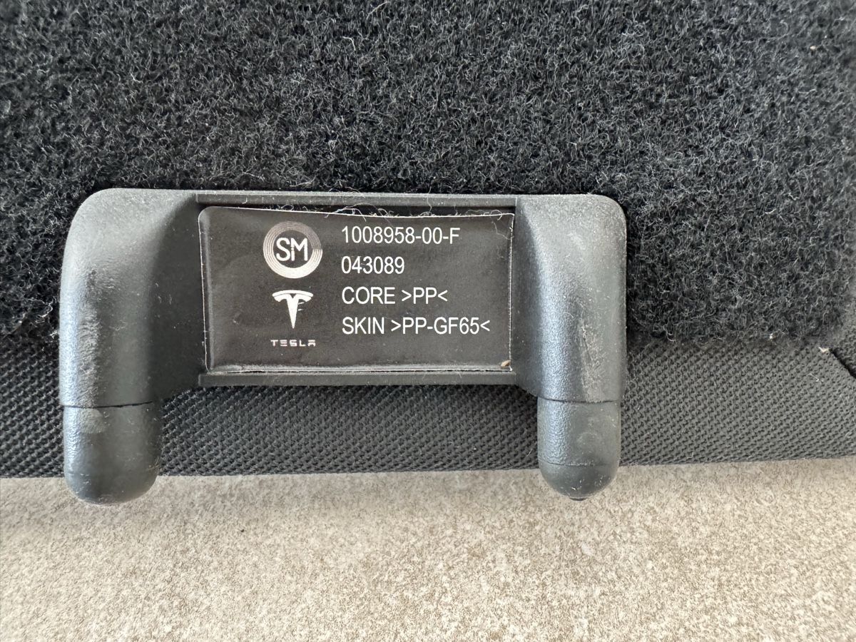 Tesla Tutti pezzi di ricambio auto: Hutablage für Tesla Model S – Usato da Hägendorf venduto da wesborland91 2