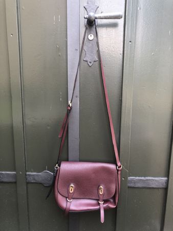Elegante Kunstleder-Handtasche in weinrot - neu
