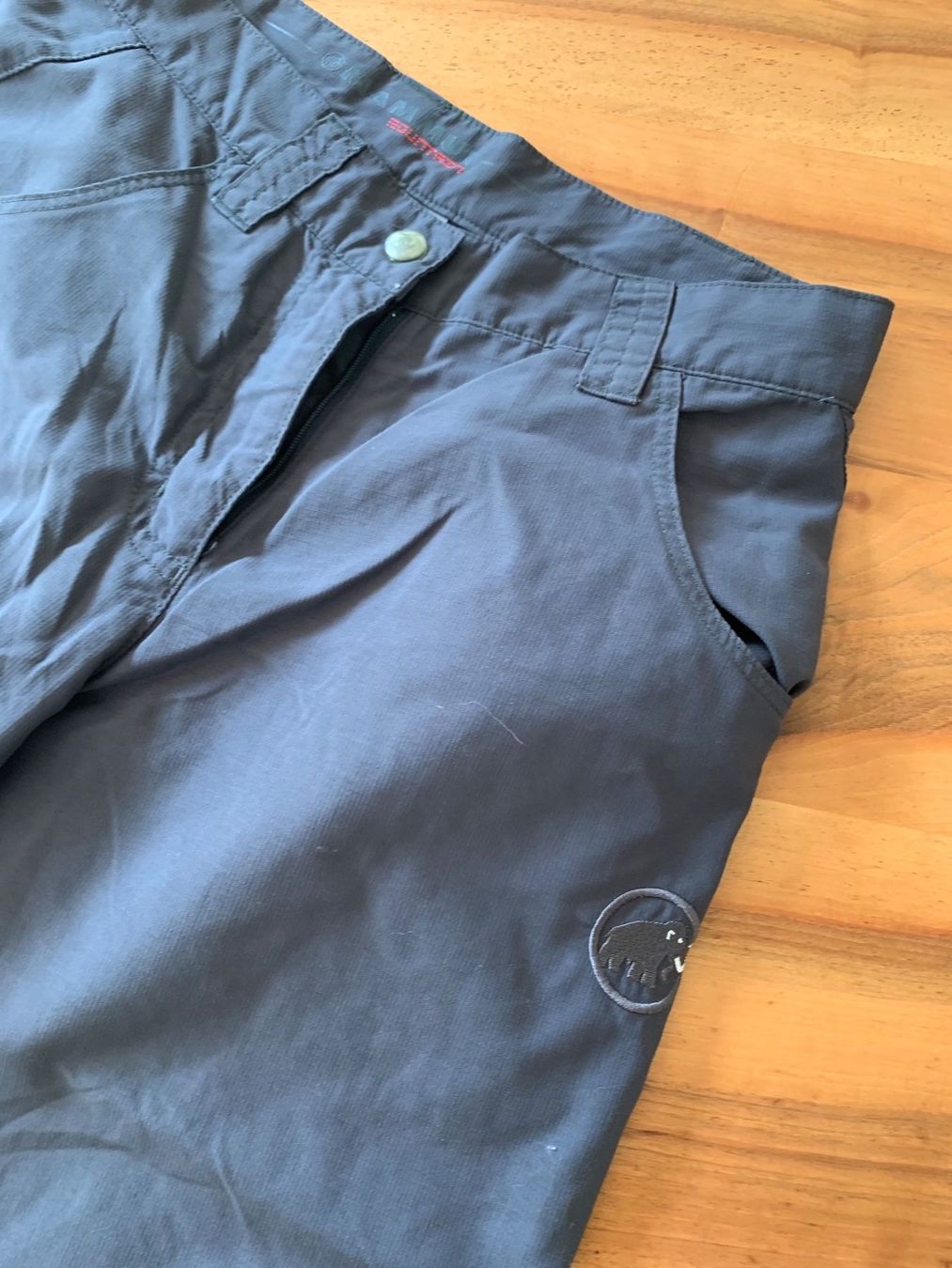 Mammut Hosen: Mammut Wanderhose 7/8tel grau Grösse 34 – Gebraucht aus Meiringen von luanik 1