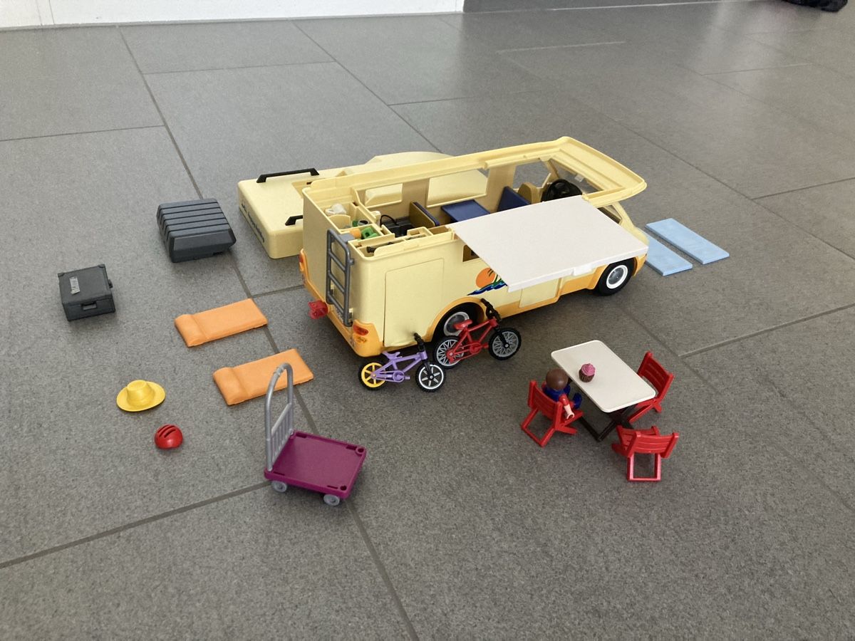 Playmobil Giocattoli: Playmobil Wohnmobil mit Extras – Usato da Wynigen venduto da Mandale 2