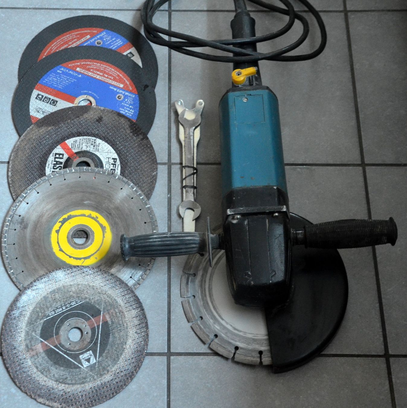 Tutti gli attrezzi: Winkelschleifer Casals Professional 1800W  meuleuse d'angle – Usato da Collonges venduto da arashee 3