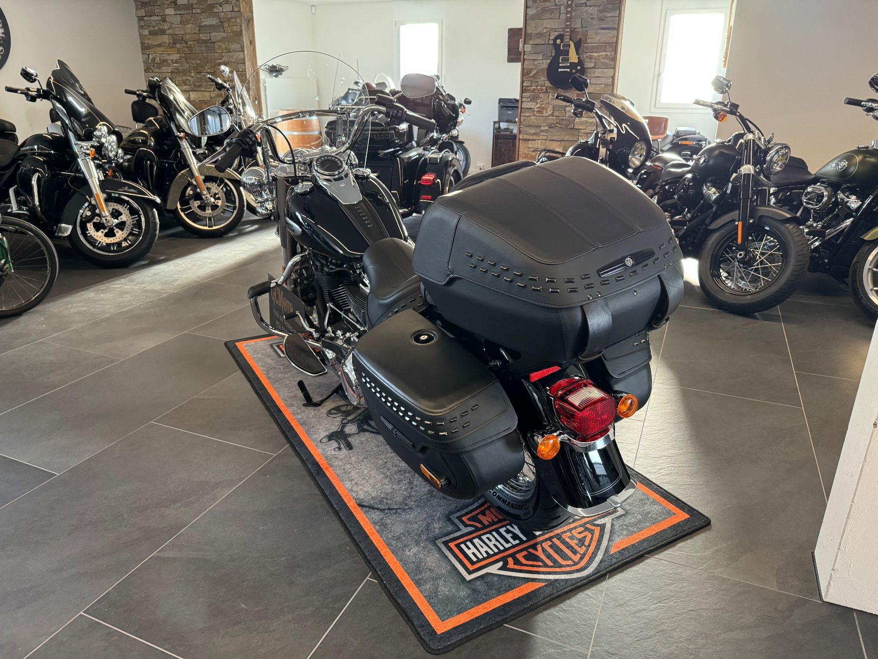 Harley-Davidson Chopper: Harley Davidson Heritage Softail 107 LEASING POSSIBLE – Usato da Echallens venduto da HD90 7