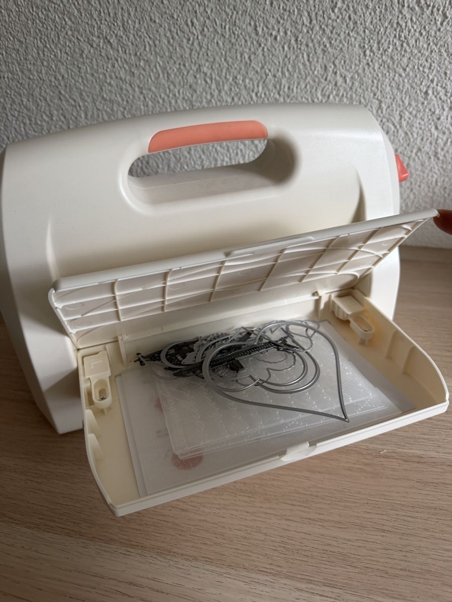 Tutte le macchine: Stanz und Prägemaschine A4 – Nuovo (secondo la descrizione) da Schübelbach venduto da Sambodscha 1