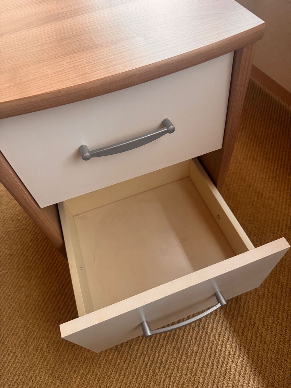 Comodini: Nachttisch mit zwei Schubladen – Usato da Baar venduto da Arina2 5