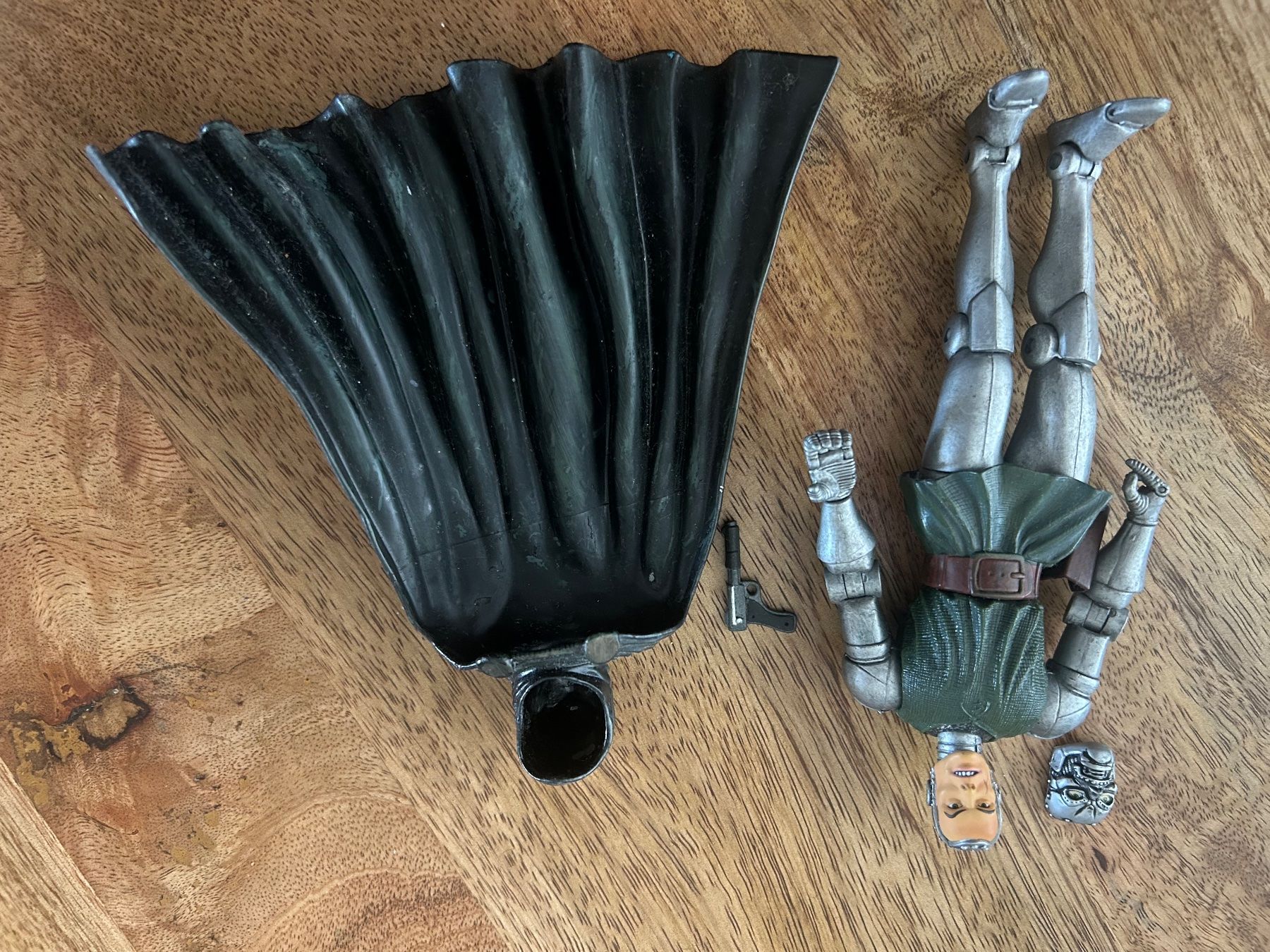 Marvel Statuette: Marvel Legends Dr. Doom Figur – Usato da Zürich venduto da Guti90