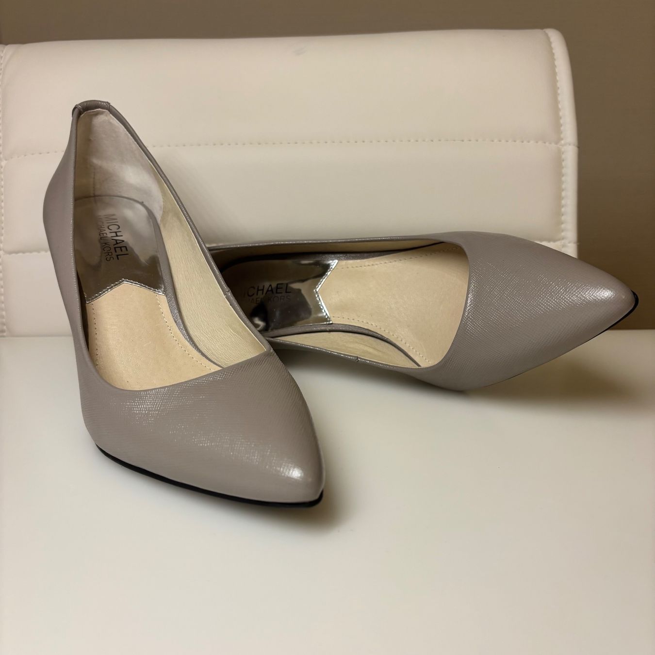 Michael Kors Scarpe da donna: Michael Kors: Pumps (Leder, grau) – Usato da Hinterkappelen venduto da hex_4vw 3
