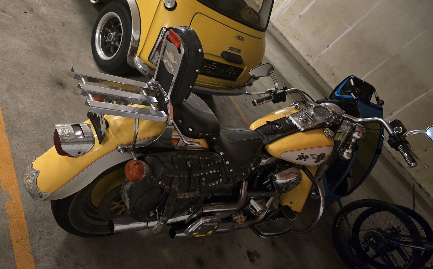 Harley-Davidson Cruisers: Harley davidson Fat Boy gelb – Défectueux à Rudolfstetten par Enrico023 1