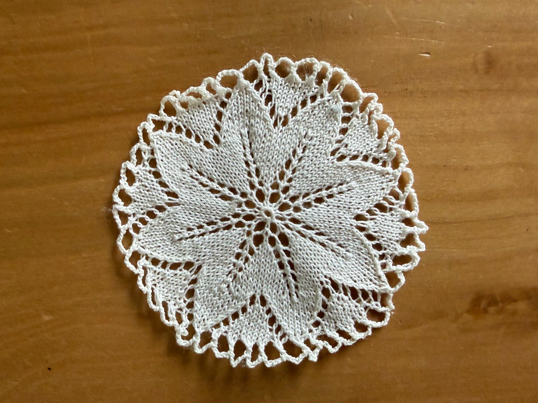 Sottobicchieri: Spitzendeckchen  gestrickt  Untersetzer  ca.9 cm DM  weiss – Usato da Subingen venduto da ArtBead 1