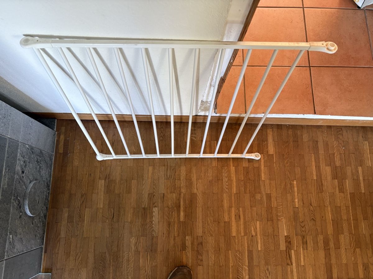 Box & Barriere di sicurezza: Lot de barrière pour enfants – Usato da Les Bois venduto da StockSecure 1