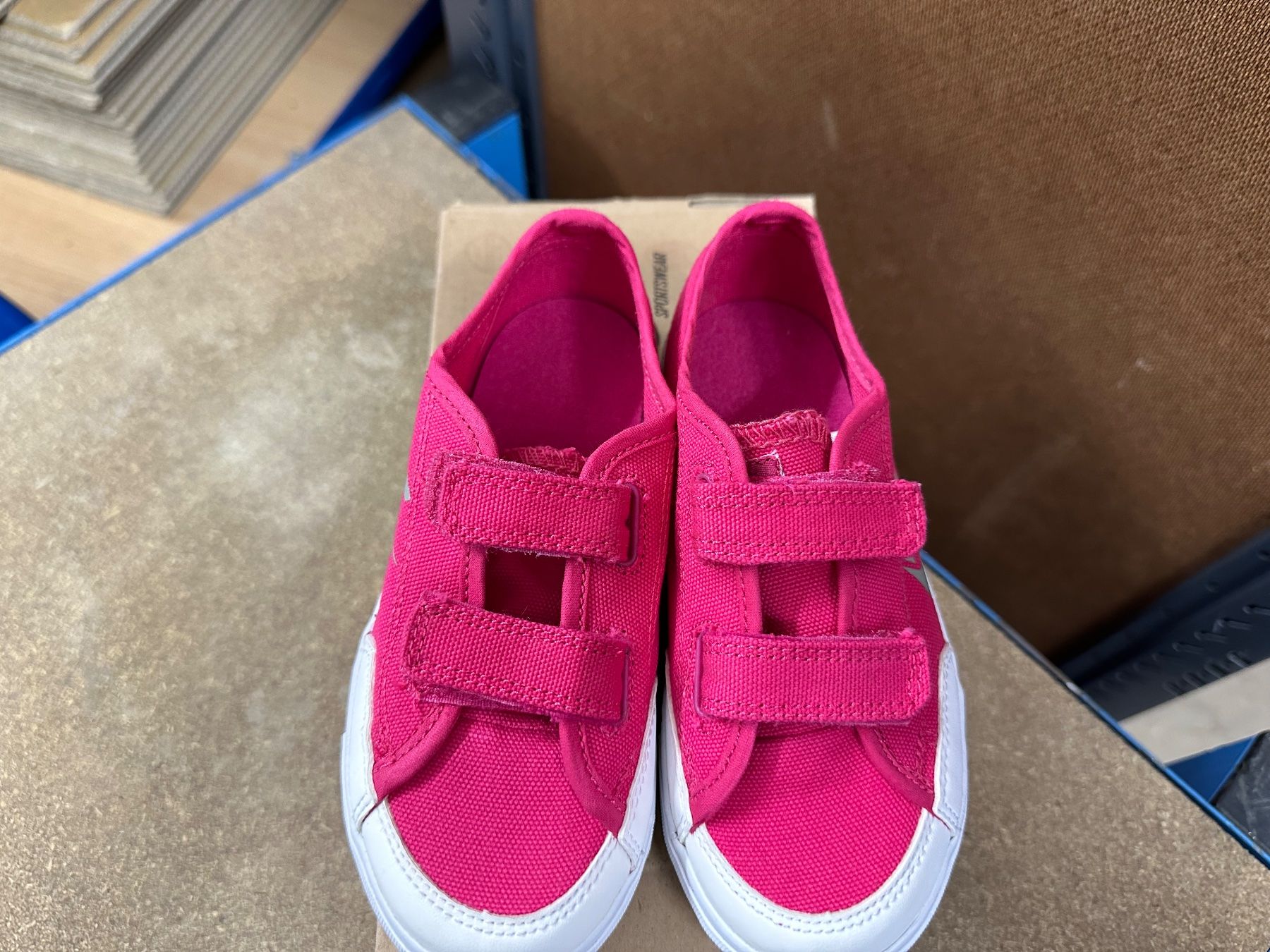 Nike Scarpe per ragazze: neue Nike Mädchenschuhe pink Grösse 27 – Nuovo (secondo la descrizione) da Necker venduto da liq24